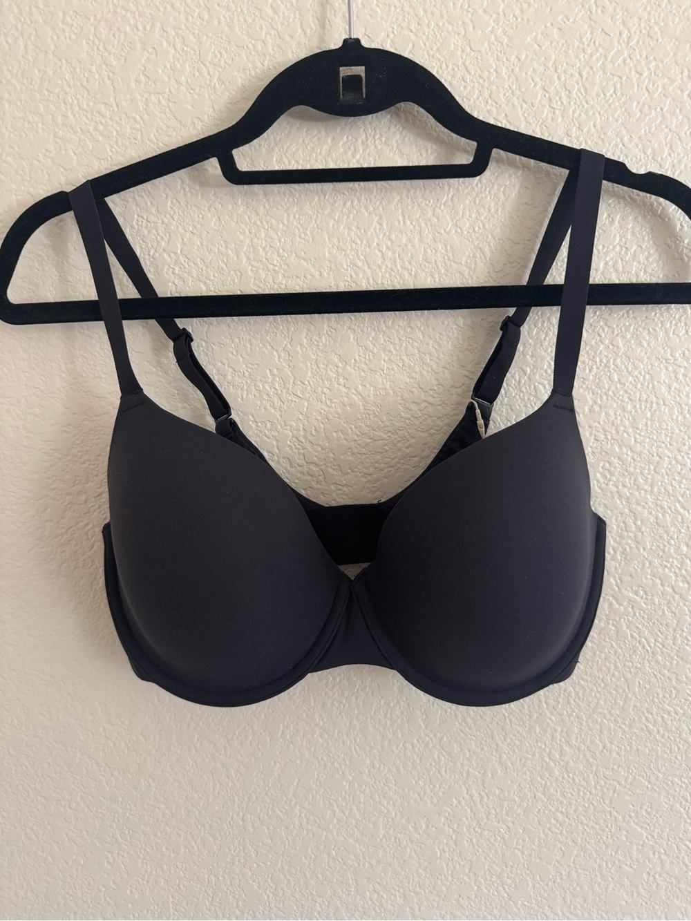 SKIMS T-Shirt Bra - 34DD -New with tags !